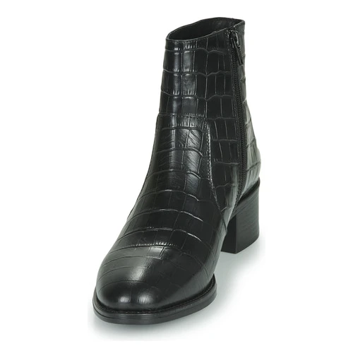 Betty London - NOUME - Image 3