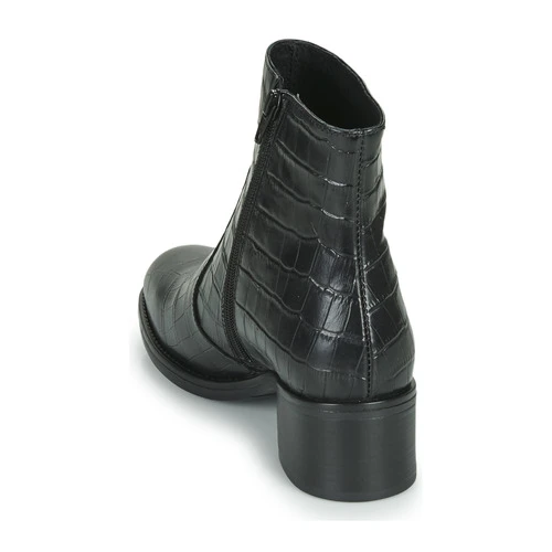 Betty London - NOUME - Image 5