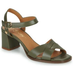 Betty London - CLOTHILDE